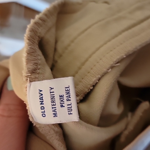 Old Navy Maternity Khaki Pixie Pants. Size 20 - Picture 5 of 6